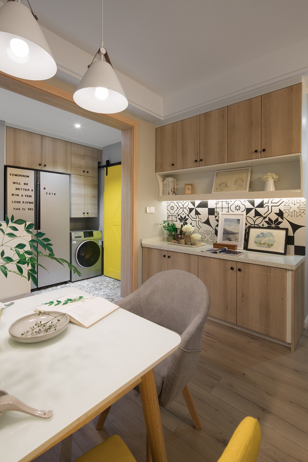 北歐簡(jiǎn)約風(fēng)格家裝設(shè)計(jì)室內(nèi)裝修效果圖-餐廳餐邊柜 北歐簡(jiǎn)約風(fēng)格家裝設(shè)計(jì)室內(nèi)裝修效果圖-餐廳餐邊柜