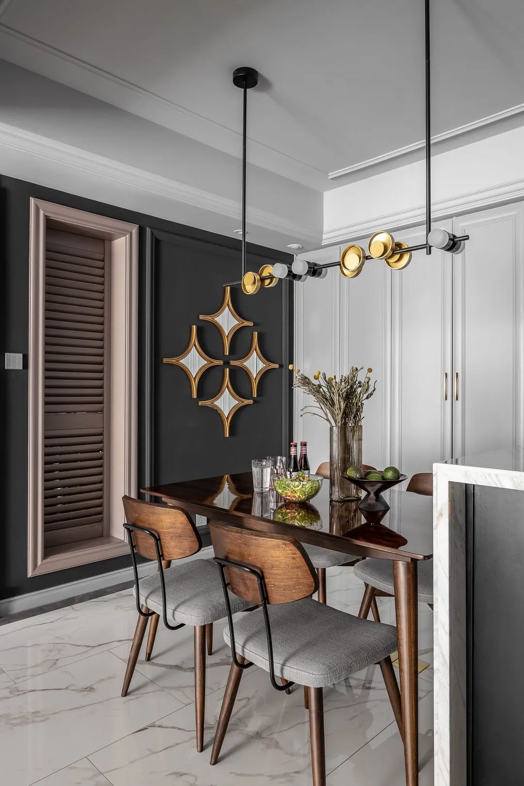 輕奢混搭風(fēng)格家裝設(shè)計(jì)室內(nèi)裝修效果圖-餐廳 輕奢混搭風(fēng)格家裝設(shè)計(jì)室內(nèi)裝修效果圖-餐廳