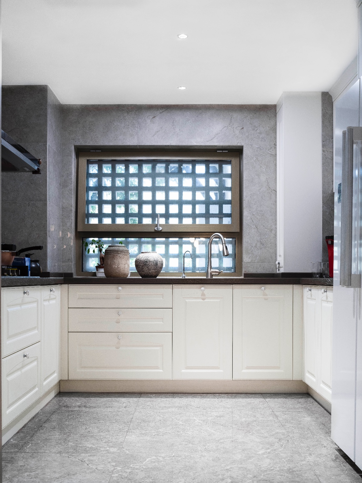 現(xiàn)代美式風格家裝設(shè)計室內(nèi)裝修效果圖-廚房 現(xiàn)代美式風格家裝設(shè)計室內(nèi)裝修效果圖-廚房