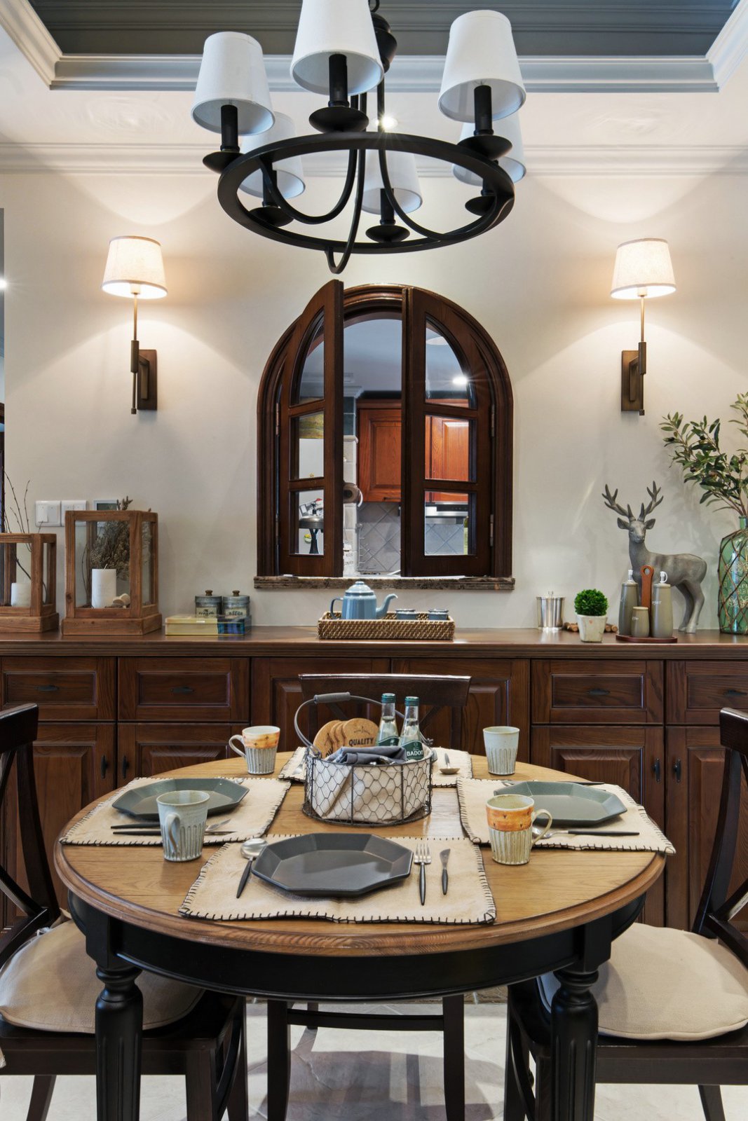 裝修案例美式古典風(fēng)格室內(nèi)裝修效果圖-餐廳 裝修案例美式古典風(fēng)格室內(nèi)裝修效果圖-餐廳