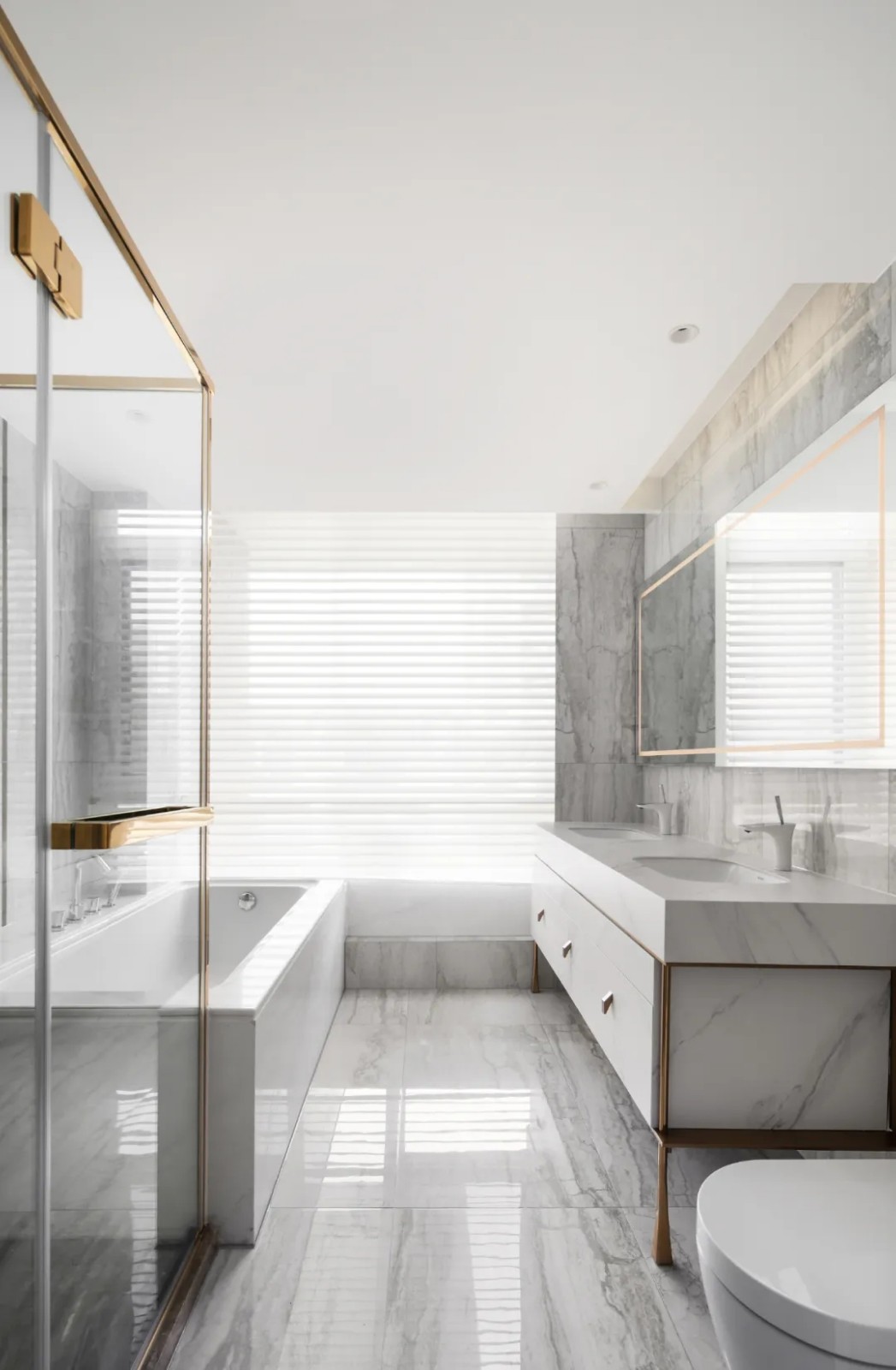 輕奢風格家裝設(shè)計室內(nèi)裝修效果圖-衛(wèi)生間 輕奢風格家裝設(shè)計室內(nèi)裝修效果圖-衛(wèi)生間