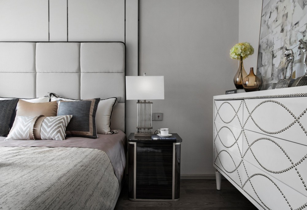 現(xiàn)代輕奢風(fēng)格室內(nèi)設(shè)計家裝案例-臥室床頭柜