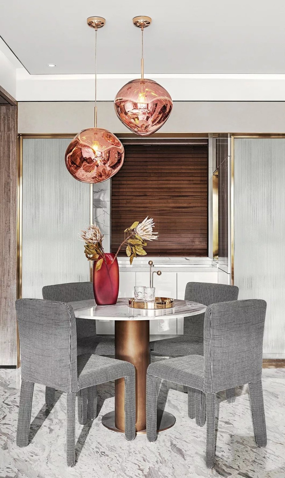 現(xiàn)代輕奢風(fēng)格室內(nèi)家裝案例效果圖-餐廳 現(xiàn)代輕奢風(fēng)格室內(nèi)家裝案例效果圖-餐廳