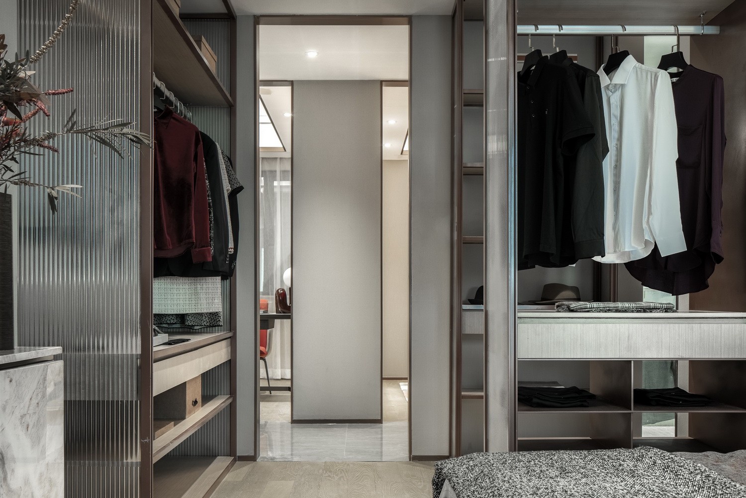 現(xiàn)代新中式風(fēng)格室內(nèi)設(shè)計(jì)家裝案例-衣帽間 現(xiàn)代新中式風(fēng)格室內(nèi)設(shè)計(jì)家裝案例-衣帽間