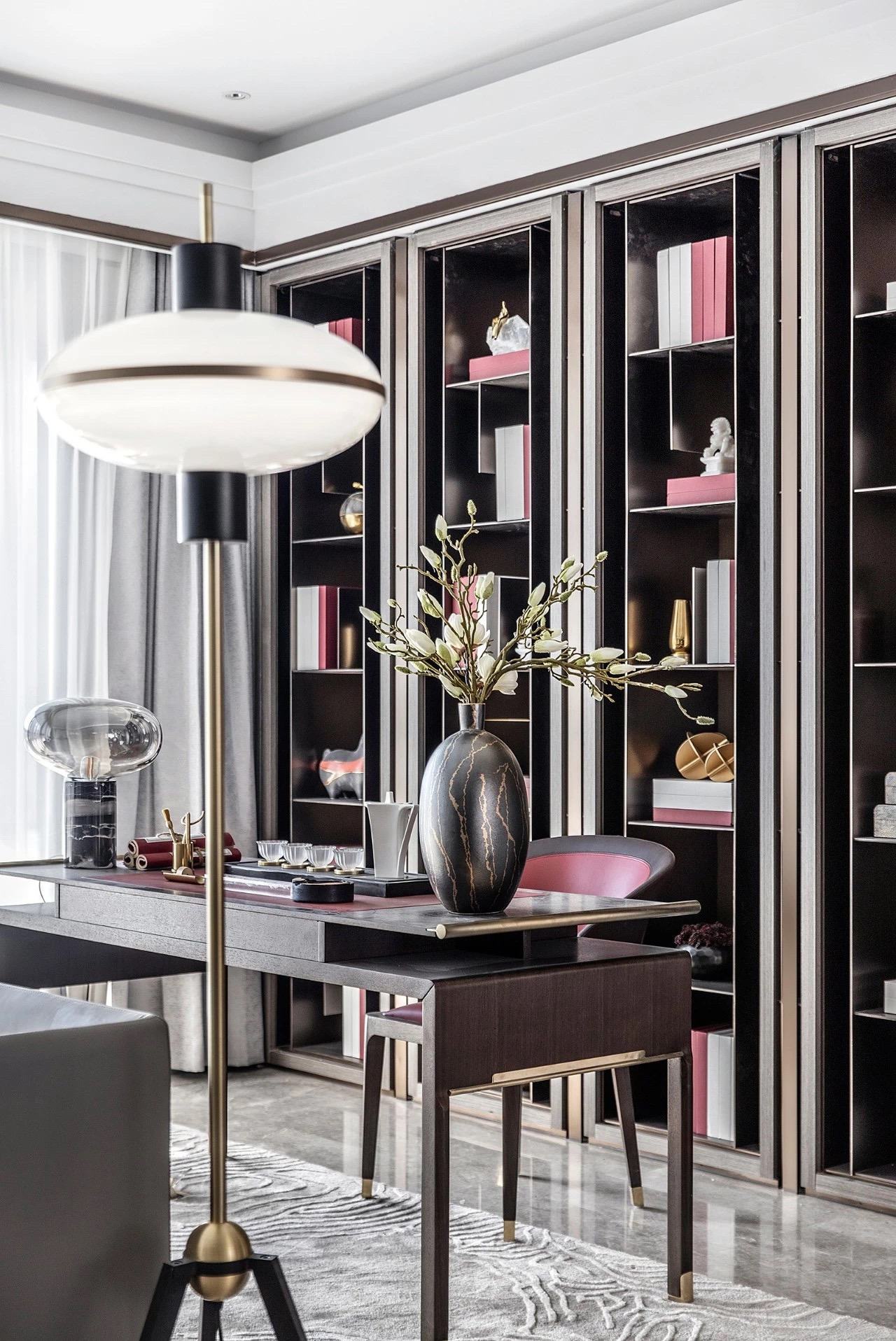 新中式風格室內(nèi)家裝案例效果圖-書桌 新中式風格室內(nèi)家裝案例效果圖-書桌