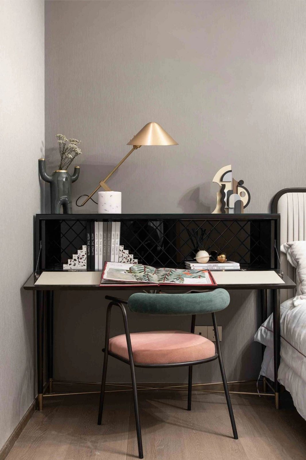 現(xiàn)代前衛(wèi)風(fēng)格室內(nèi)設(shè)計(jì)家裝案例-次臥書桌 現(xiàn)代前衛(wèi)風(fēng)格室內(nèi)設(shè)計(jì)家裝案例-次臥書桌