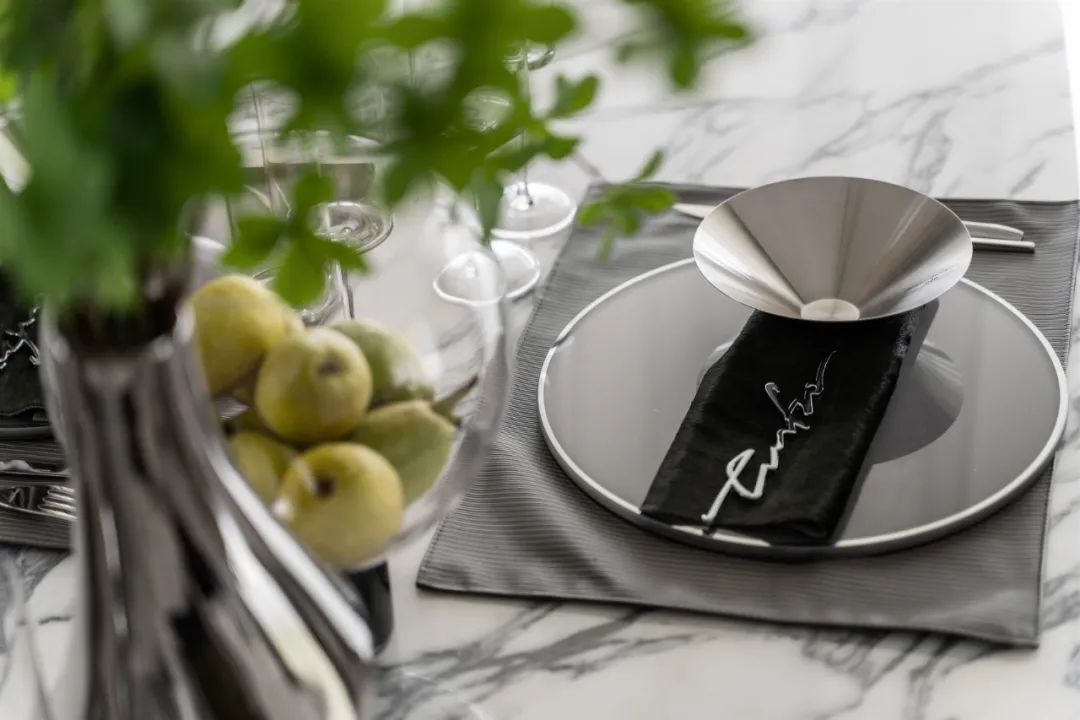 現(xiàn)代簡約風格家裝設計室內(nèi)裝修效果圖-餐桌 現(xiàn)代簡約風格家裝設計室內(nèi)裝修效果圖-餐桌