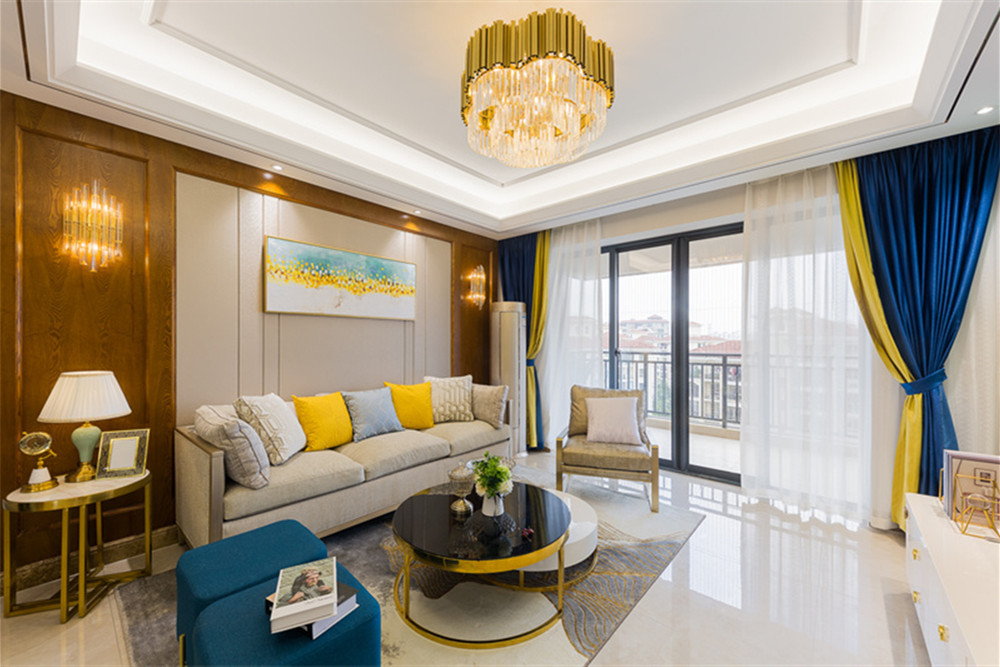 ?？谑兴募救A庭輕奢風(fēng)格三居室裝修案例